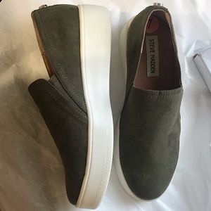 EUC!! STEVE MADDEN Platform Sneakers.  Olive Suede. 7.